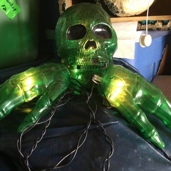 Halloween Green Skeleton & Hands - Light Up and Glow  - LOL So Cool  ShoBox - Picture 1 of 2